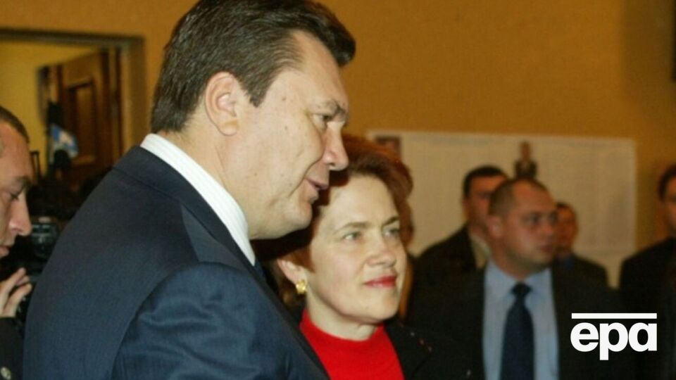 Офіційно про розлучення Януковичів не повідомляли, але, за даними ЗМІ, експрезидент живе у РФ із цивільною дружиною