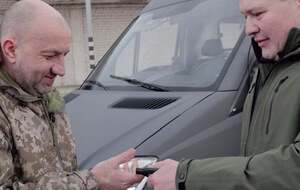 "Українська команда" передала медичний автомобіль батальйону безпілотних систем