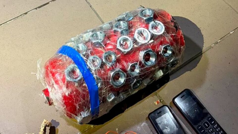 У фигуранта изъяли остатки составляющих к взрывчаткам и средства связи с вероятными доказательствами контактов с представителем российских спецслужб