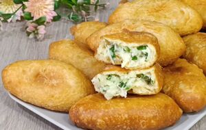 Пиріжки смажте на середньому вогні, не поспішаючи