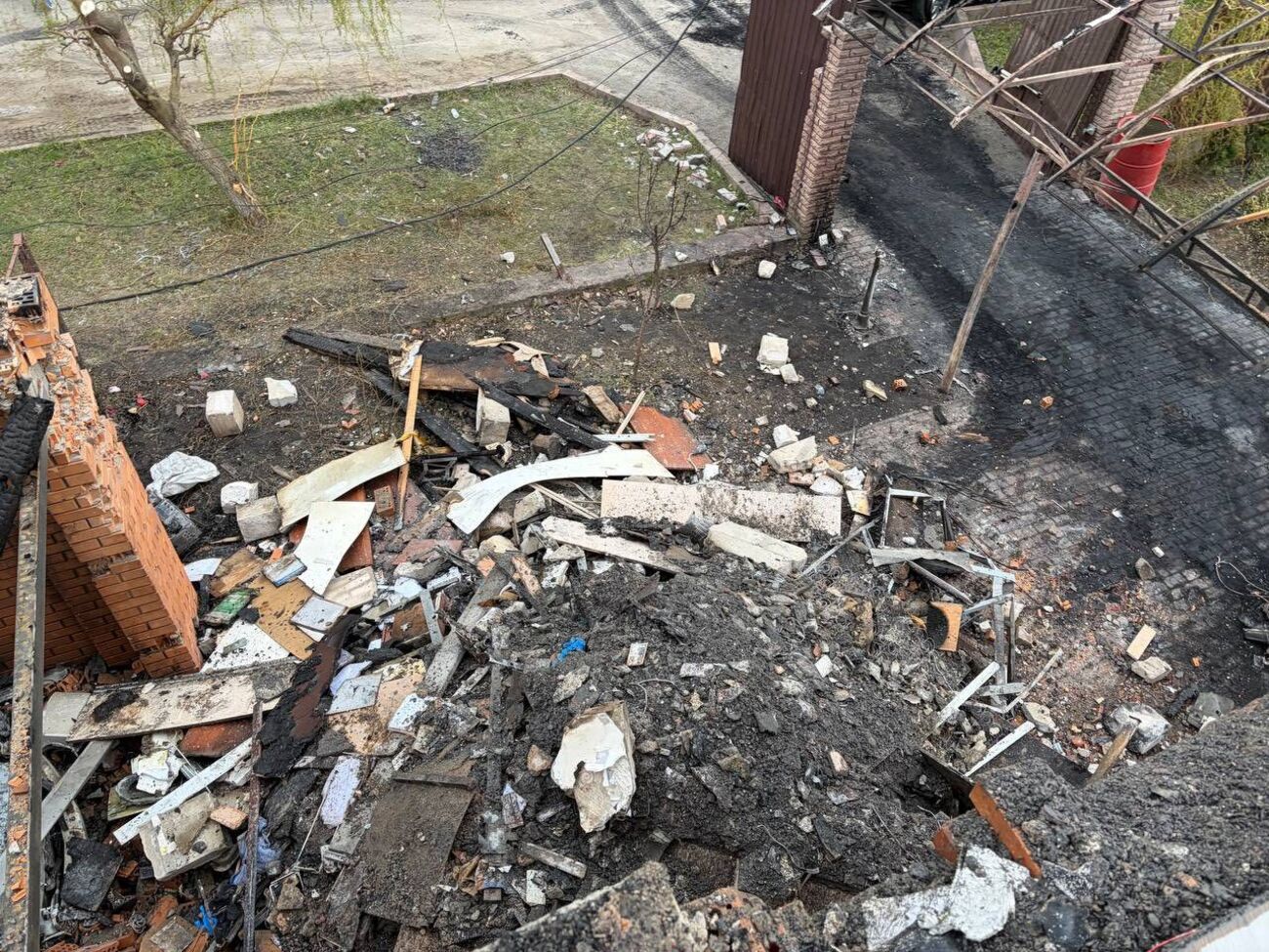 Російський БПЛА влучив у будинок Бескрестнова