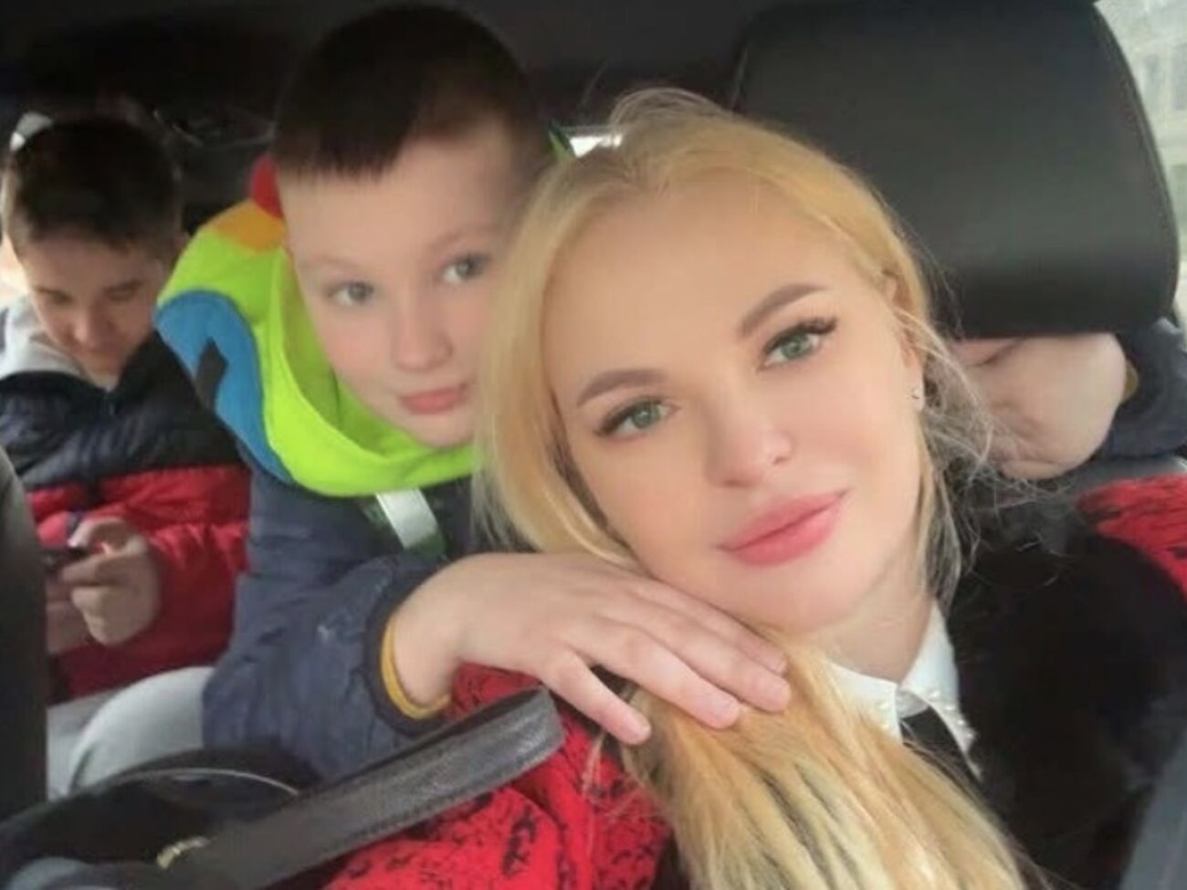 Тем, кто в полях, задаю вопрос: "Сколько еще будете воевать?" Ответ один