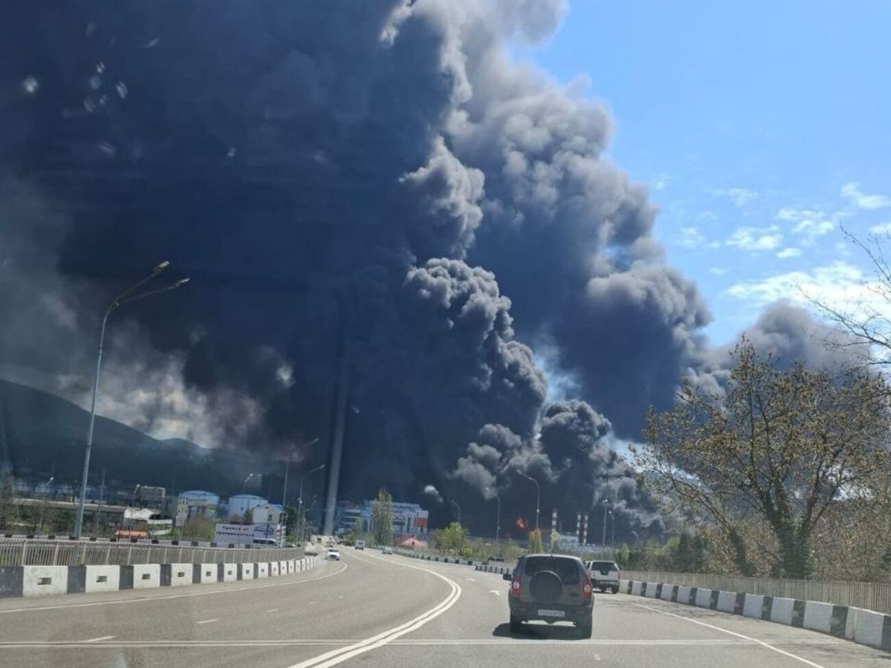 Удари дронів зупинили кілька підприємств у РФ