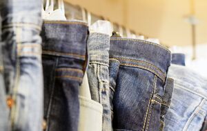 Білі джинси не мають бути з надто тонкої тканини