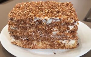 Торту обов'язково потрібно дати постояти в холодильнику цілу ніч