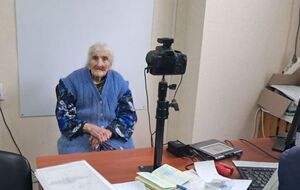 100-річна бабуся з Донецької області оформила свій перший закордонний паспорт. Куди вона їде?