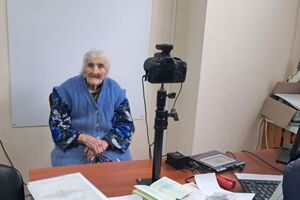 100-летняя бабушка из Донецкой области сделала первый загранпаспорт. Куда она едет?