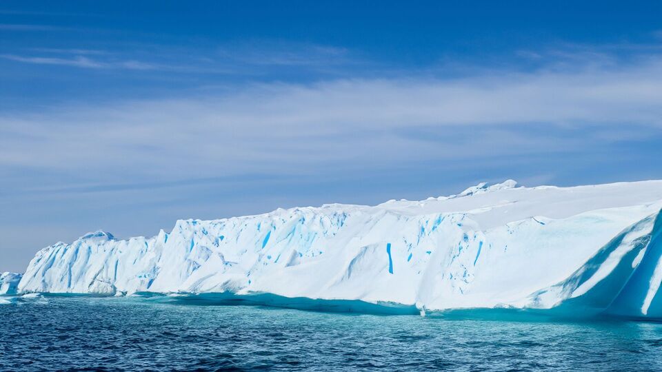 Айсберг, який вважали найбільшим у світі, розтанув і зруйнувався