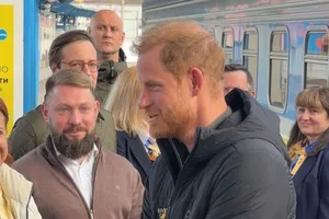 "Приятно снова". Принц Гарри в третий раз приехал в Киев. Видео