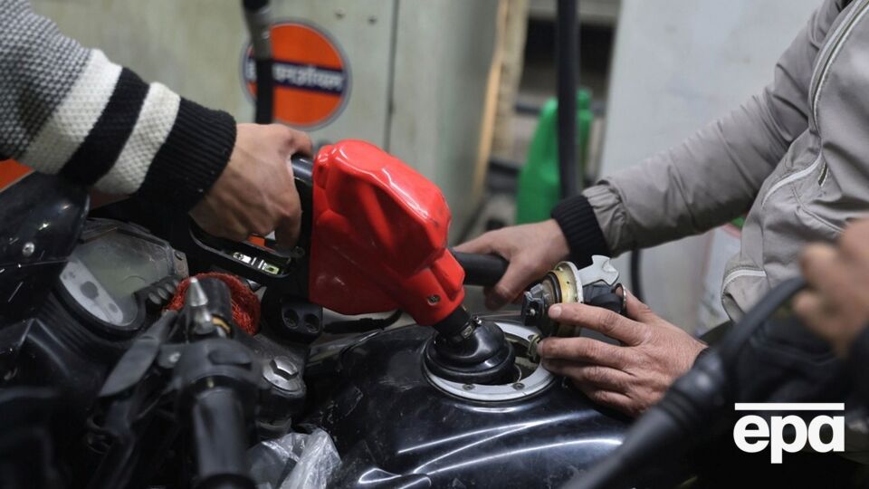 АЗС должны за 10 дней "обосновать" цены на топливо – АМКУ