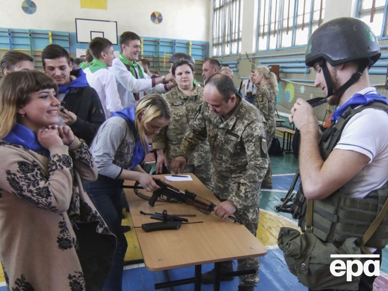 В Минобороны Украины объяснили, почему школы проверяют военно-учетные документы учеников