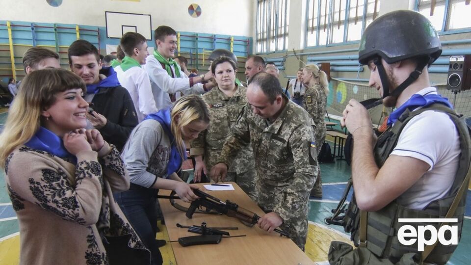 В Минобороны Украины объяснили, почему школы проверяют военно-учетные документы учеников