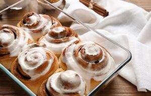 "Боже, какие они вкусные". Возьмите теплое молоко и два яйца – и мягкие булочки с кремом готовы