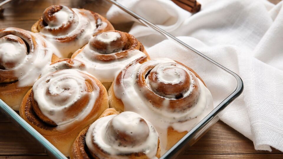 "Боже, какие они вкусные". Возьмите теплое молоко и два яйца – и мягкие булочки с кремом готовы