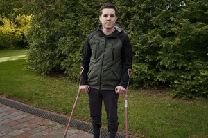 "Я спав, і мені в голову прилетів уламок". Історія Андрія з Київської області – у Музеї "Голоси Мирних" Фонду Ріната Ахметова