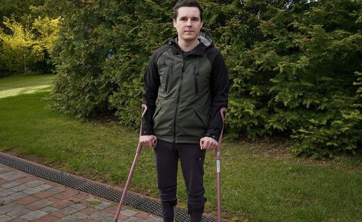 "Я спав, і мені в голову прилетів уламок". Історія Андрія з Київської області – у Музеї "Голоси Мирних" Фонду Ріната Ахметова