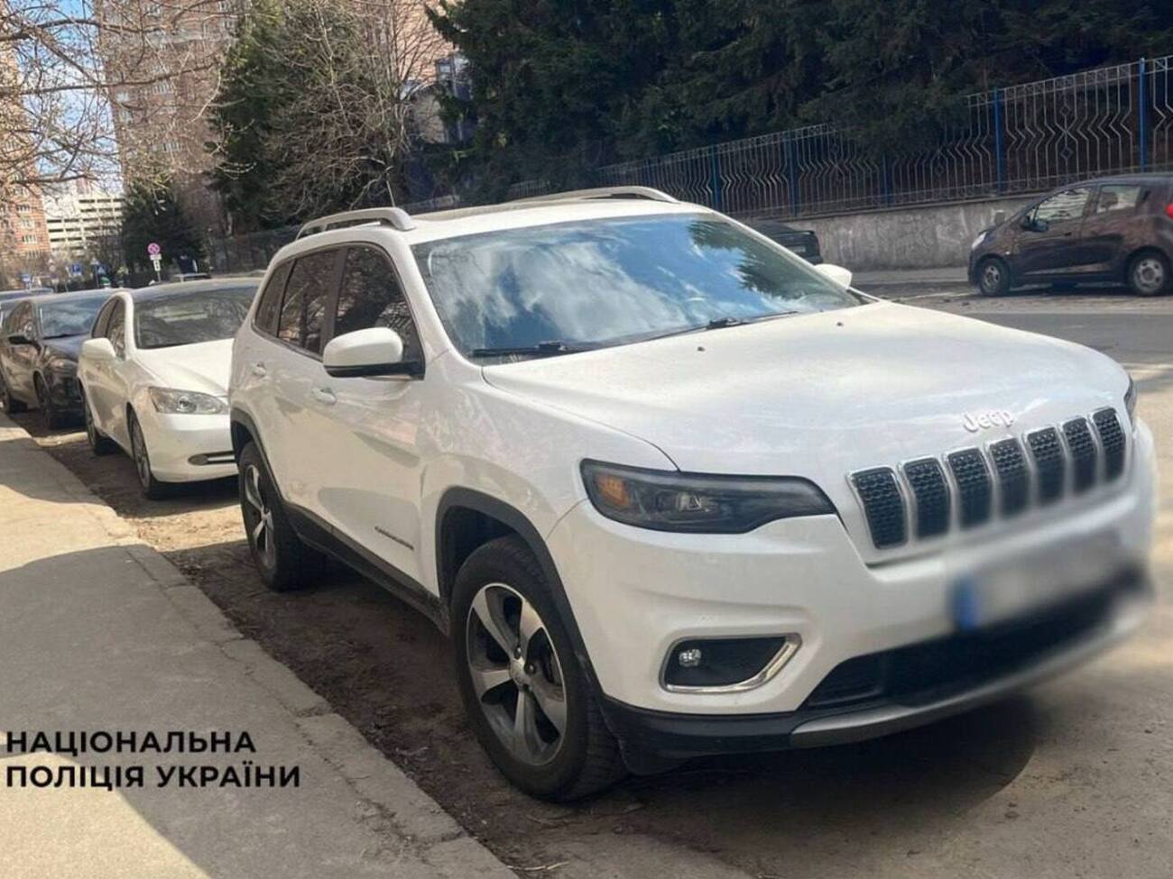 Продал Jeep знакомого и сменил район проживания. В Киеве объявили подозрение 37-летнему мужчине
