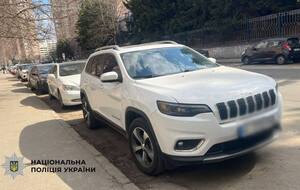 Продал Jeep знакомого и сменил район проживания. В Киеве объявили подозрение 37-летнему мужчине