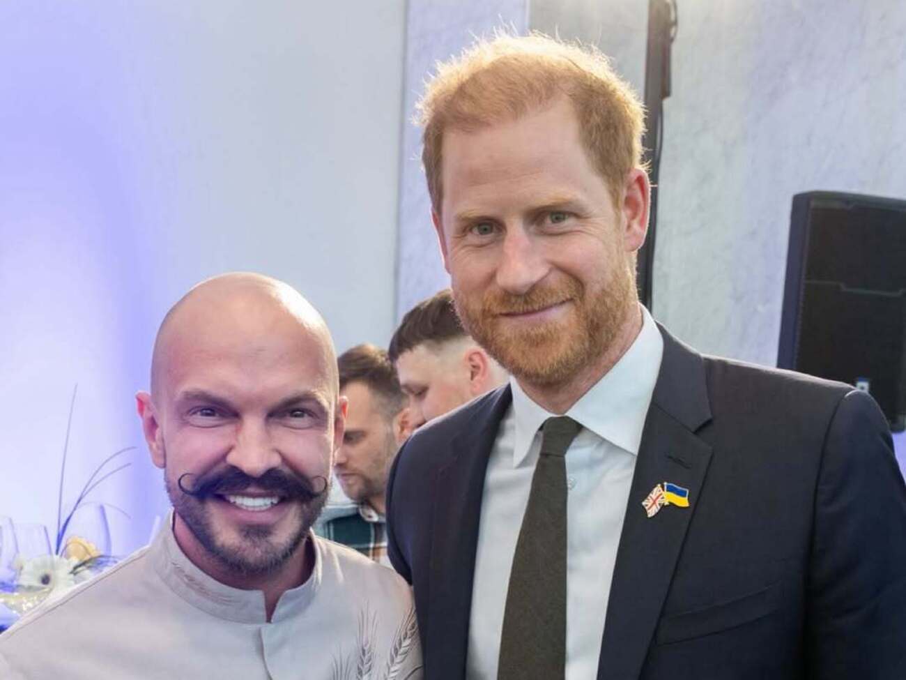 Чем принца Гарри кормили и поили в Украине, чтобы он "почувствовал ее на вкус"