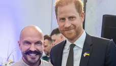 Чим принца Гаррі годували й поїли в Україні, щоб він "відчув її на смак"
