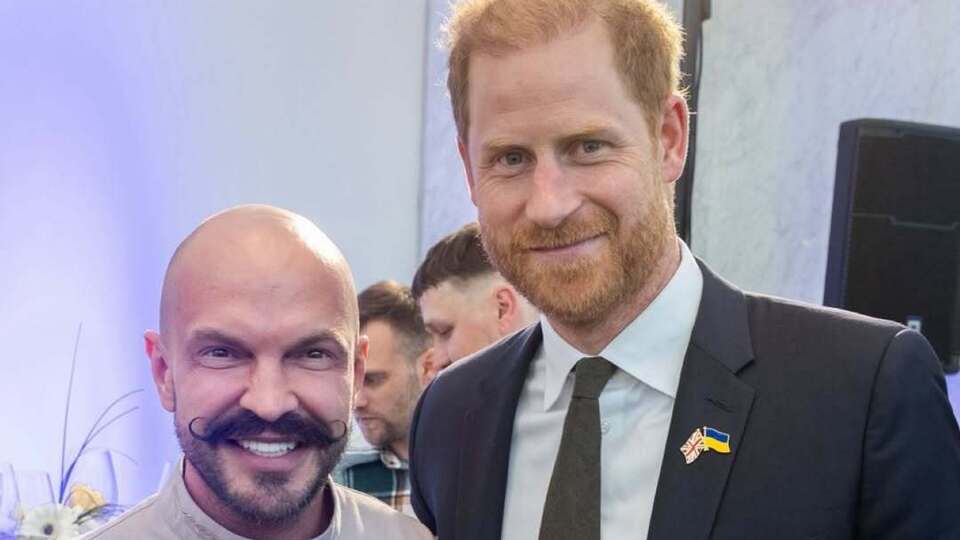 Чем принца Гарри кормили и поили в Украине, чтобы он "почувствовал ее на вкус"