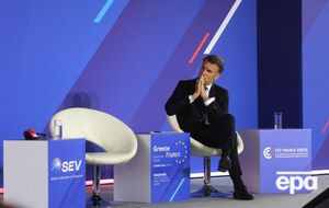 Макрон пообещал Греции французскую помощь в случае конфликта с Турцией