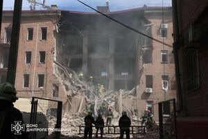 Более 40 раненых, есть пропавшие без вести. Зеленский прокомментировал российские атаки на Днепр