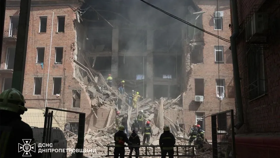 Понад 40 поранених, є зниклі безвісти. Зеленський прокоментував російські атаки на Дніпро