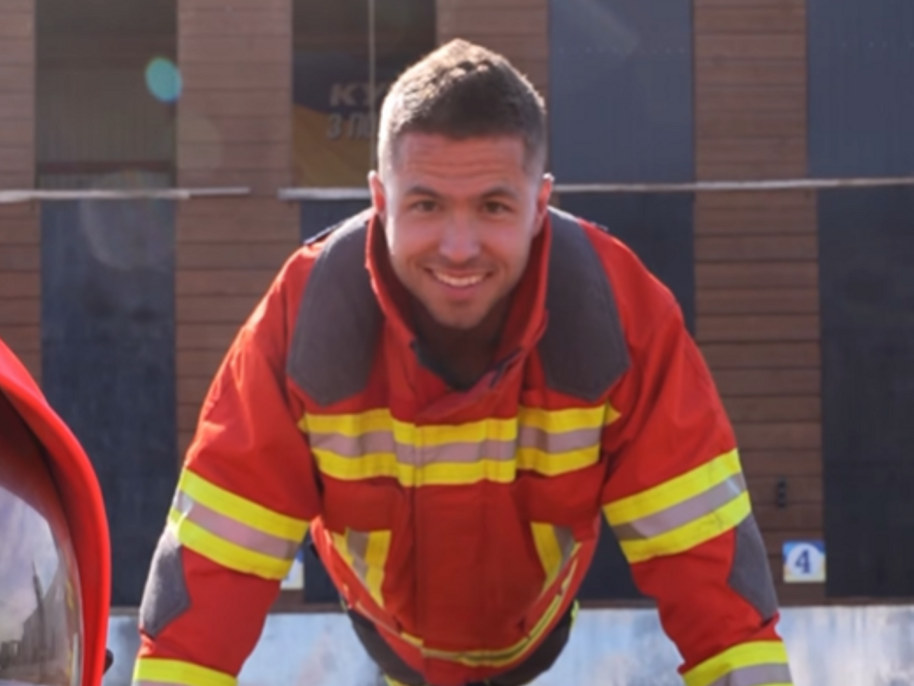 "Девочки, все сюда". Горячий спасатель из Закарпатья вскружил головы украинкам. Свободен ли он