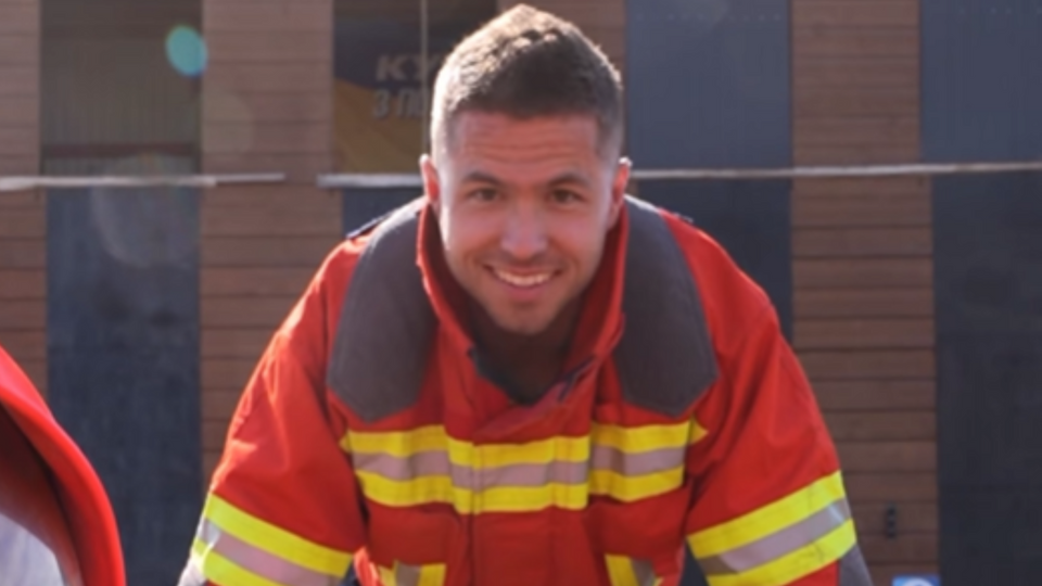 "Девочки, все сюда". Горячий спасатель из Закарпатья вскружил головы украинкам. Свободен ли он