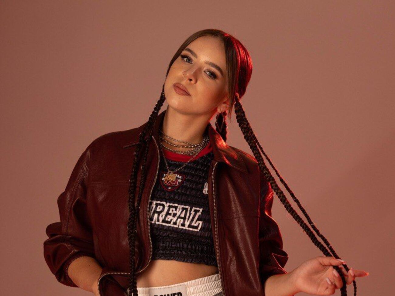 Молодая певица Nastya Semchuk написала песню о любви, клип снимали во Львове. Видео