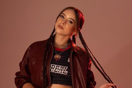 Молодая певица Nastya Semchuk написала песню о любви, клип снимали во Львове. Видео