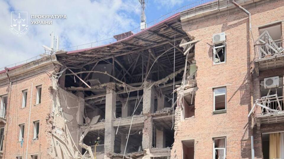 РФ уранці поцілила у Дніпрі в той самий квартал, що і вночі. Є загиблий і поранені