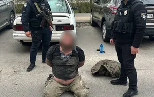 Под Киевом мужчина хаотично стрелял на улице – полиция