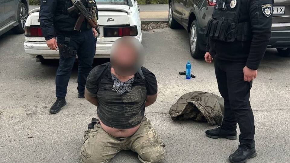 Під Києвом чоловік хаотично стріляв на вулиці – поліція