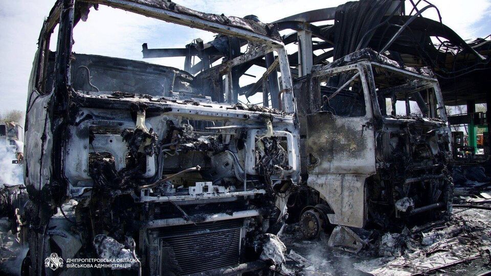 У Дніпрі 12 автомобілів згоріли на АЗС після російського удару
