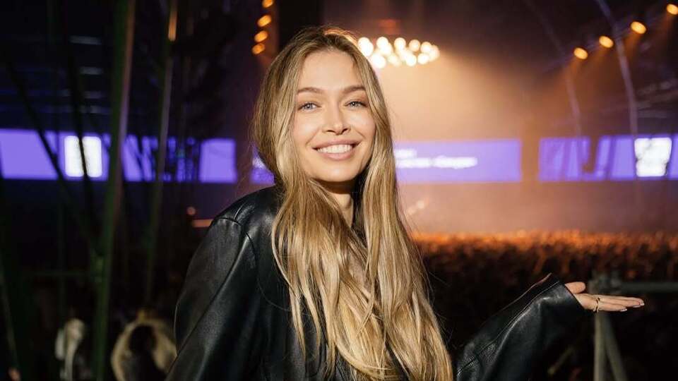 "Фактически одно лицо – что мама, что дочь". Брежнева удивила сильным сходством с ее младшей дочерью