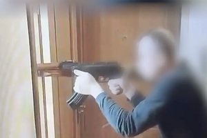 Називав людей "свинями" й готувався до розстрілу. Прокуратура розповіла про "голосіївського" стрільця