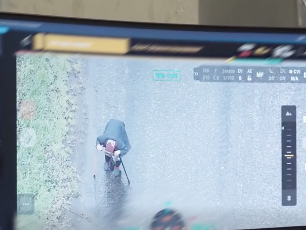 ЗСУ евакуювали 77-річну жінку із сірої зони за допомогою наземного робота. Відео