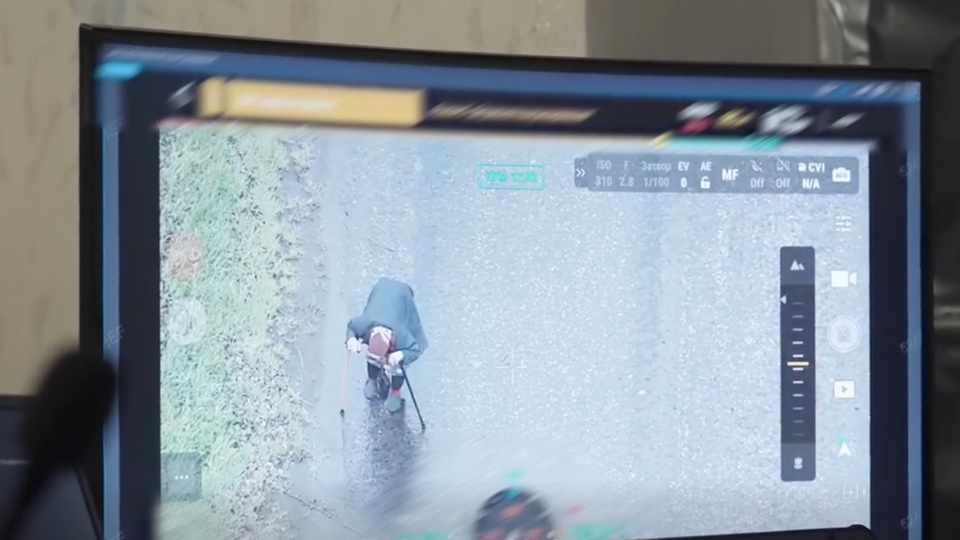 ЗСУ евакуювали 77-річну жінку із сірої зони за допомогою наземного робота. Відео