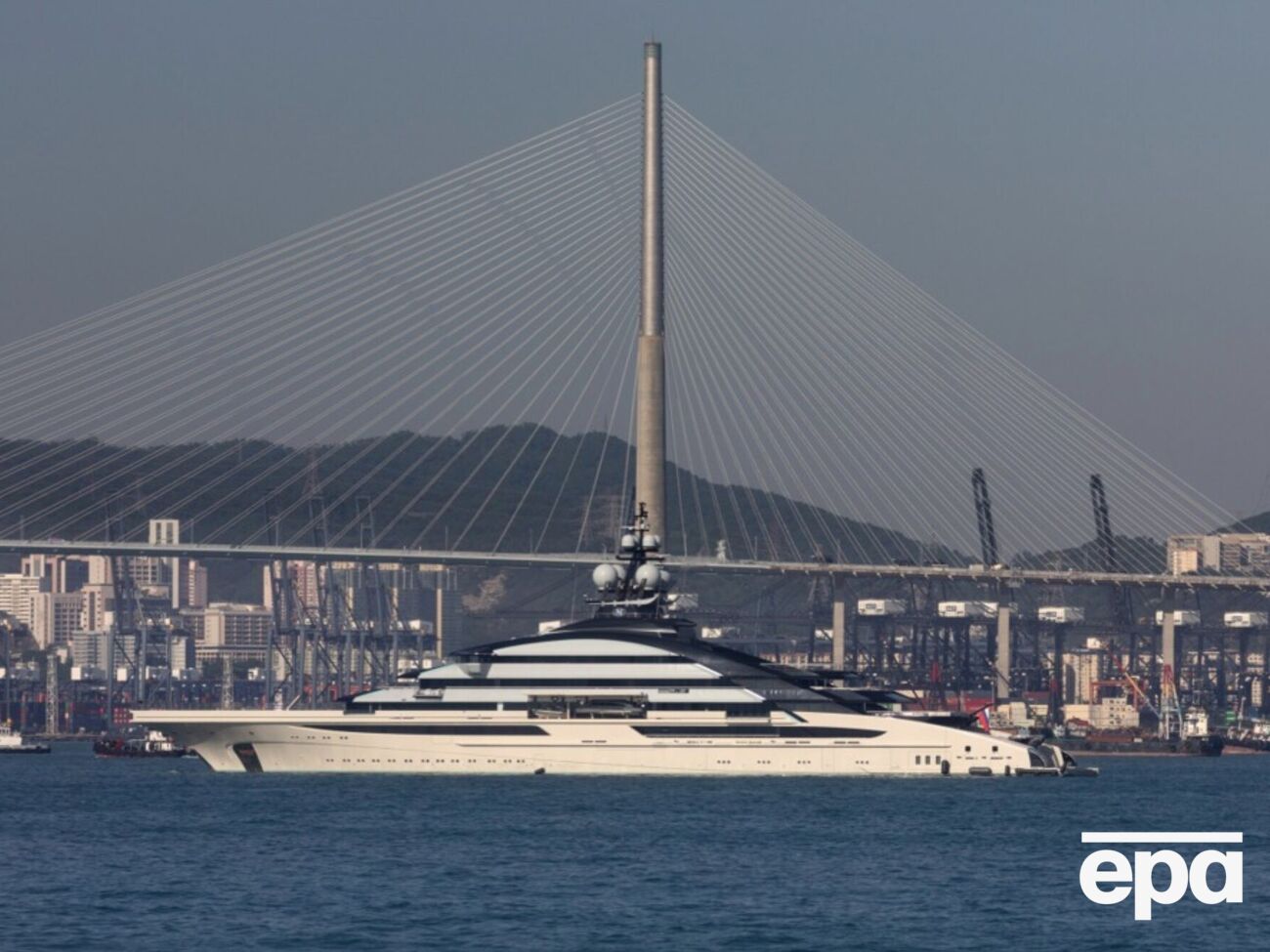 Ормузьку протоку перетнули підсанкційні судна і яхта російського мільярдера – ЗМІ