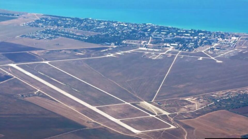 Уночі дрони двічі атакували військові аеродроми у Криму. У Севастополі ППО вбила людину – ЗМІ