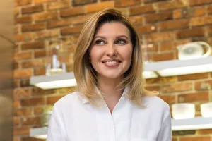 Що читає перша леді України. Зеленська порадила книжку, яка "зайшла" українським військовим