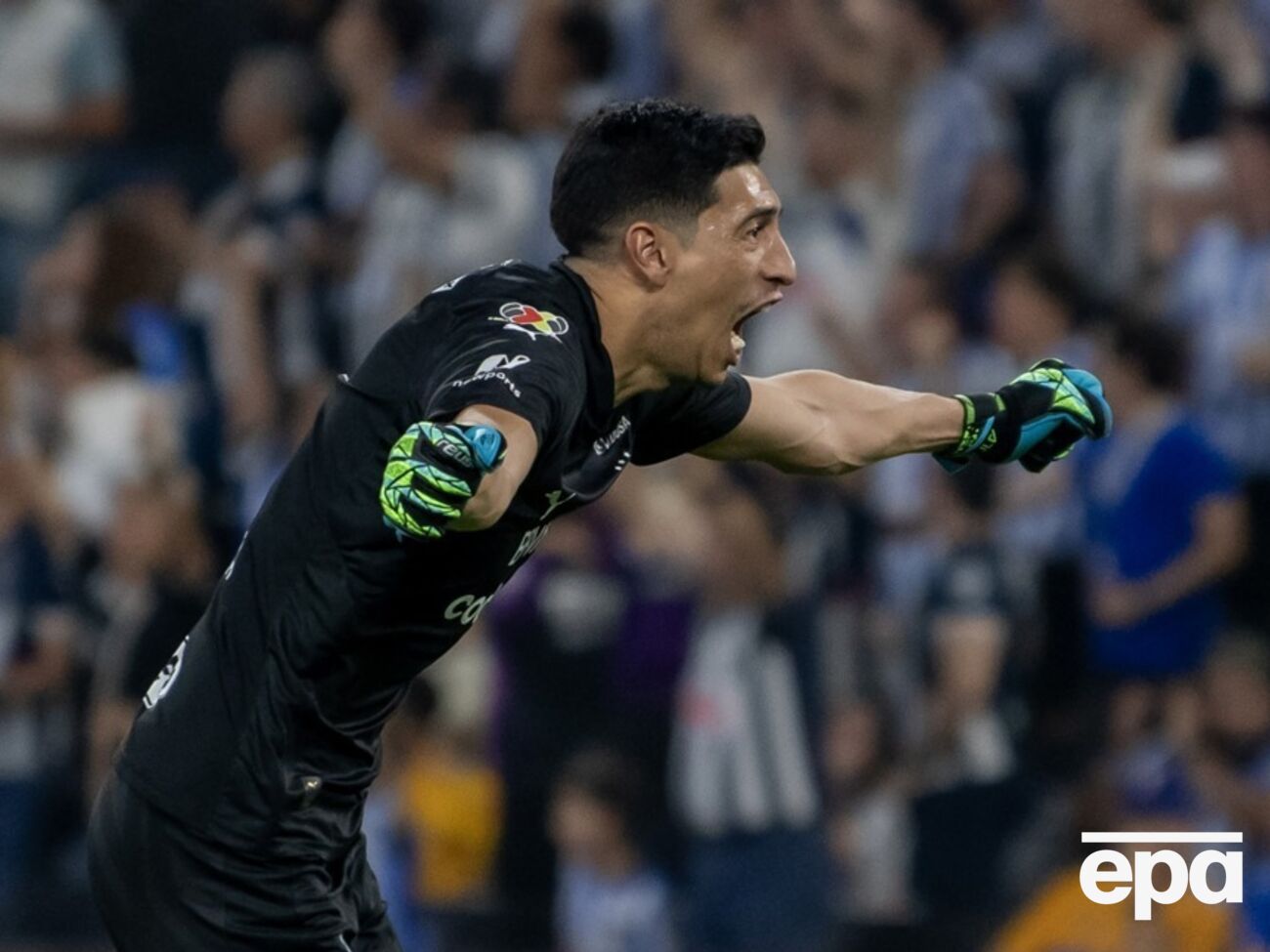 "Полная потеря самоконтроля". В Испании футбольный матч закончился массовой дракой. Видео