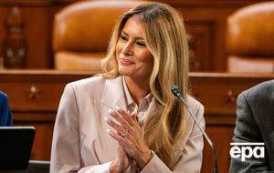 Біля Білого дому за розпорядженням дружини Трампа з'явився вулик із бджолами. Що вона задумала