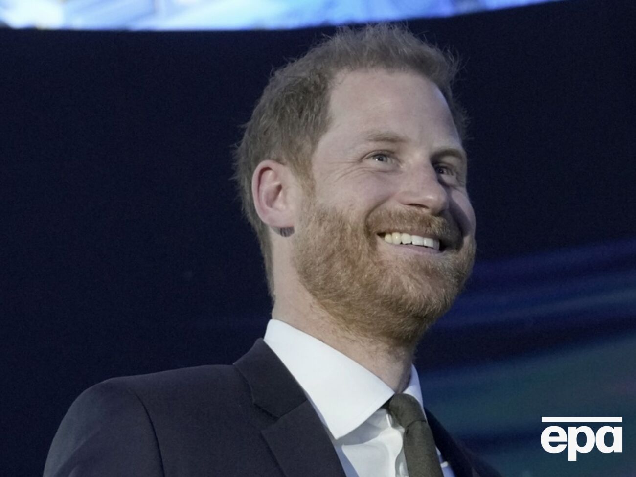 Азовцы подарили принцу Гарри и его жене Меган парные украшения с особым смыслом. Фото