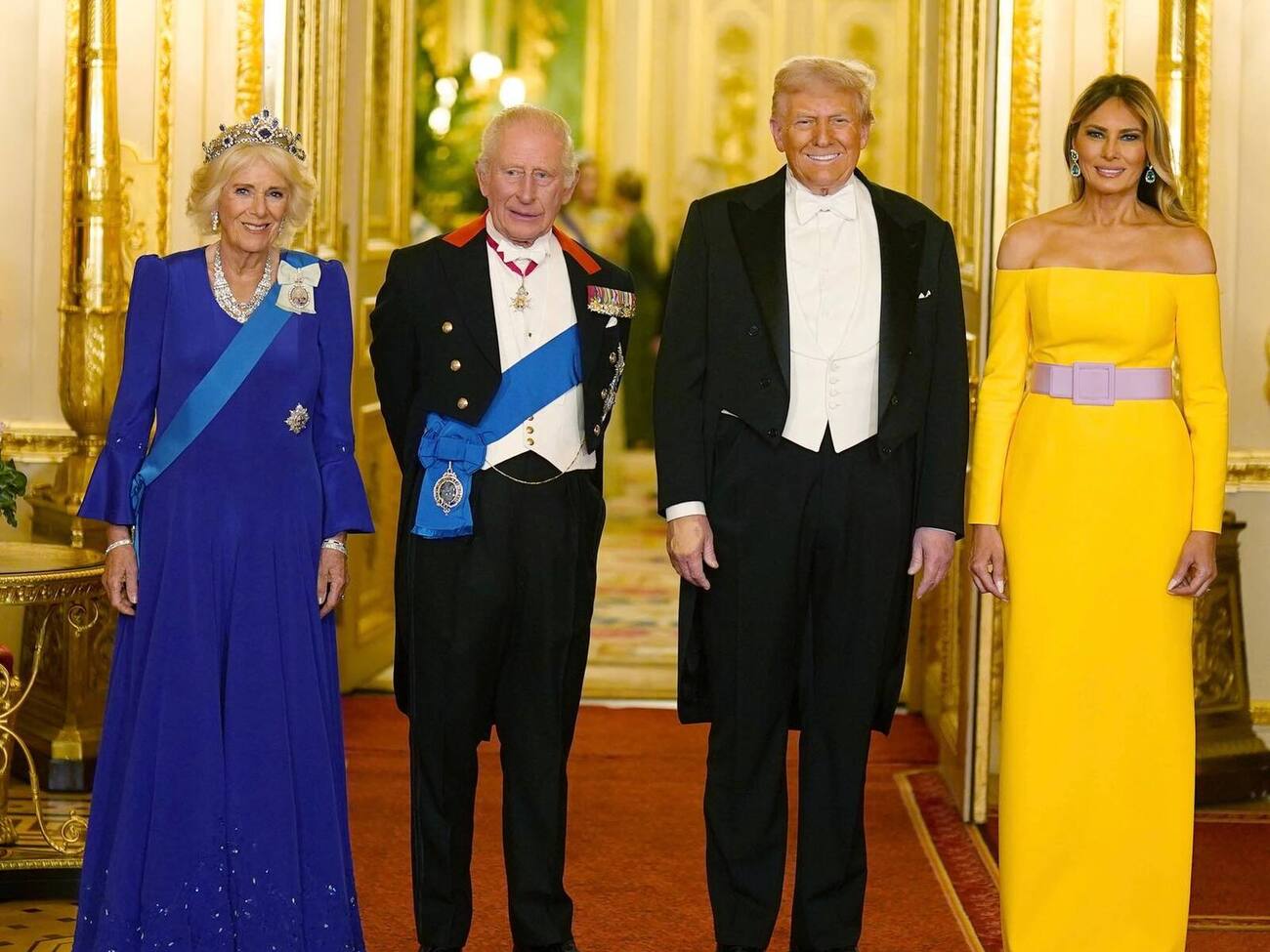 Салют, пчелы и чаепитие в Зеленой комнате. Как жена Трампа подготовилась к визиту Чарльза III 