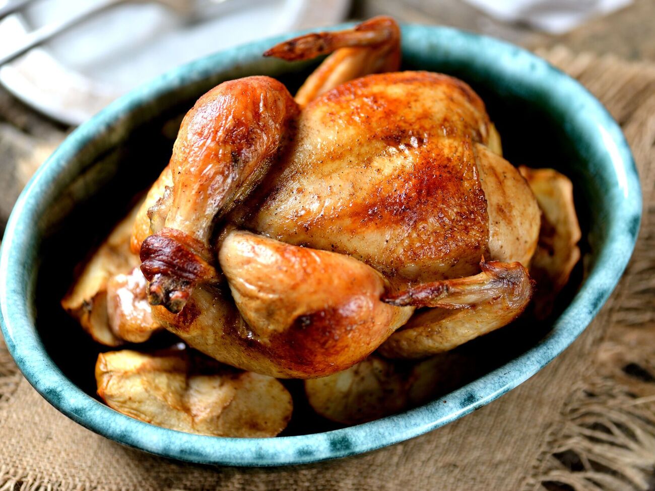 "Настільки соковита, що аж тече по руках!" Покладіть курку в цей розчин перед запіканням – результат здивує