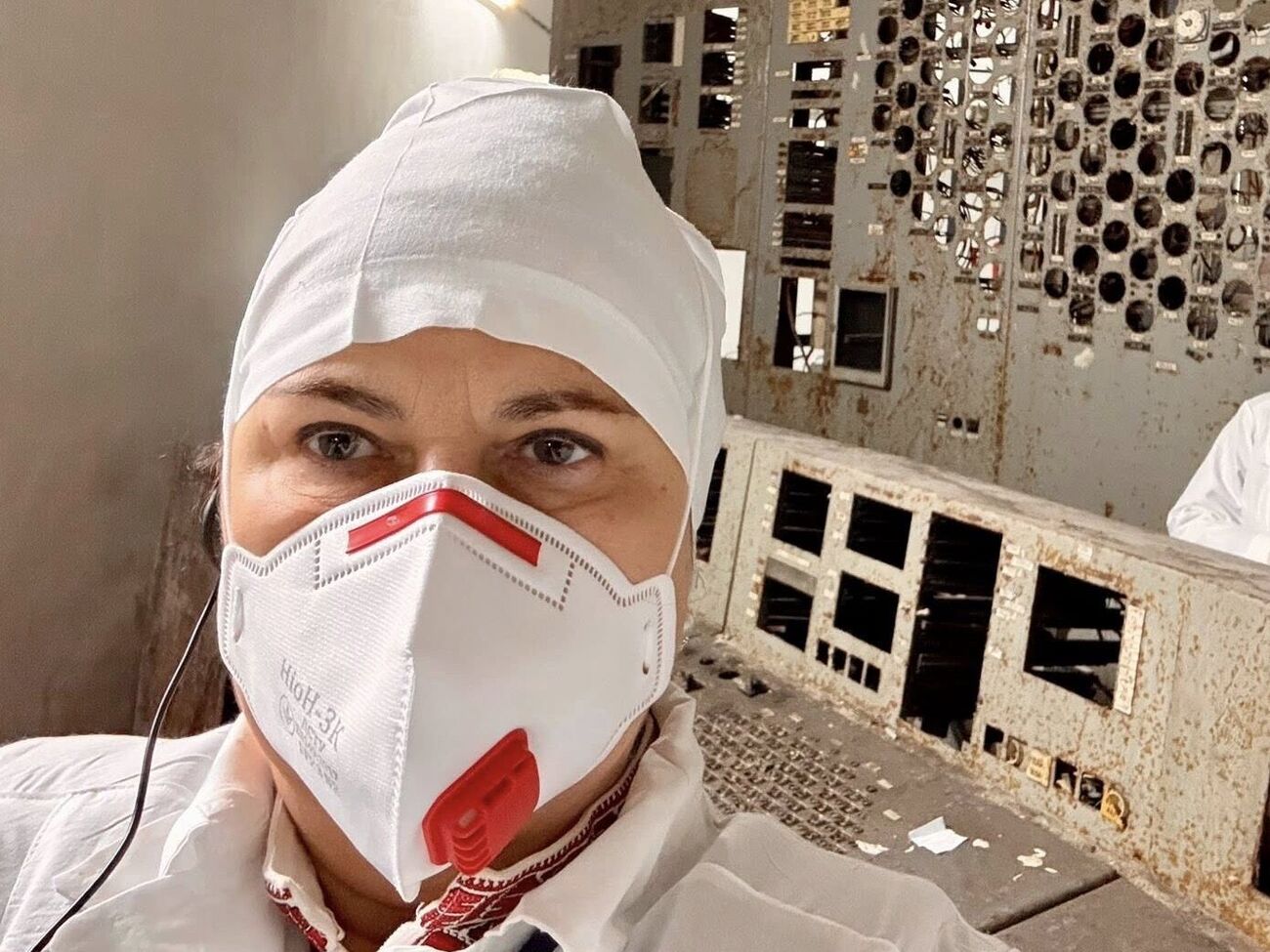 Через аеропорт Києва я вийшла під отруйне небо. Ніхто не сказав мені, що відбувся ядерний Армагеддон