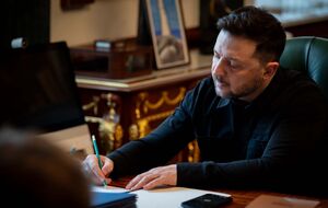 Зеленский предложил Раде продлить военное положение и мобилизацию до августа